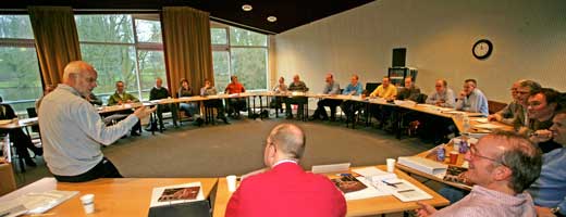 Plenaire vergadering van medewerkers van een coöperatie