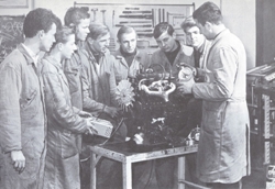 Van werkplaats-leren  vind je alleen maar oude foto's