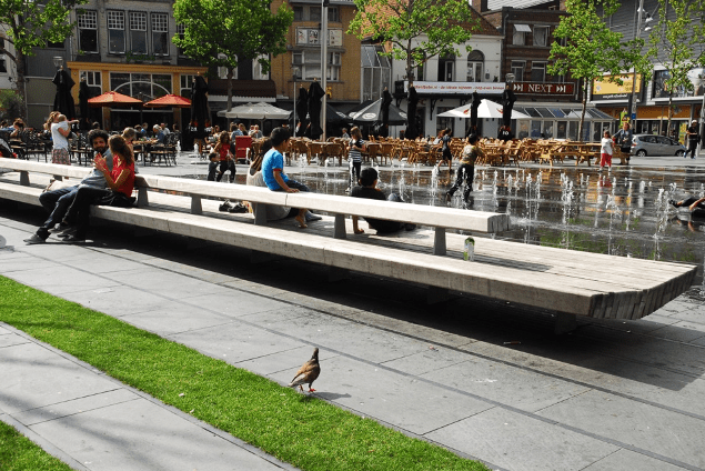 https://www.santenco.nl/wp-content/uploads/2016/09/buro-sant-en-co-landschapsarchitectuur-de-heuvel-tilburg-plein-bank.jpg